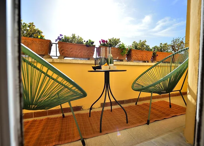 Elegant 2-bedroom Near Metro B1 Easy Access To The Colosseum Rome