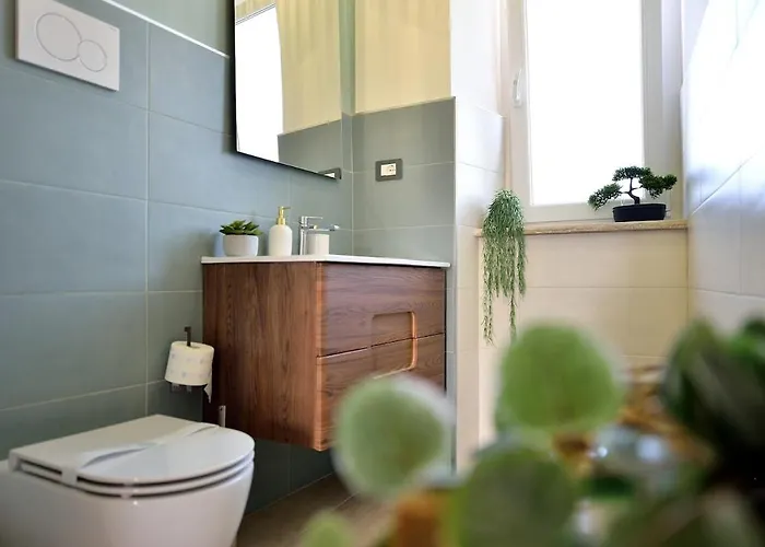 Elegant 2-bedroom Near Metro B1 Easy Access To The Colosseum Apartment Rome